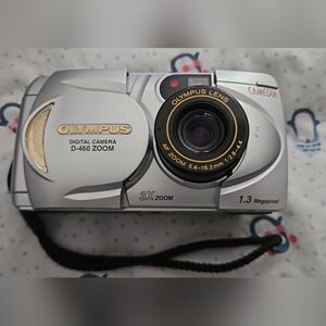 Olympus D-460 Zoom Silver 1.3 MP Digital Camera Optical Zoom (working)